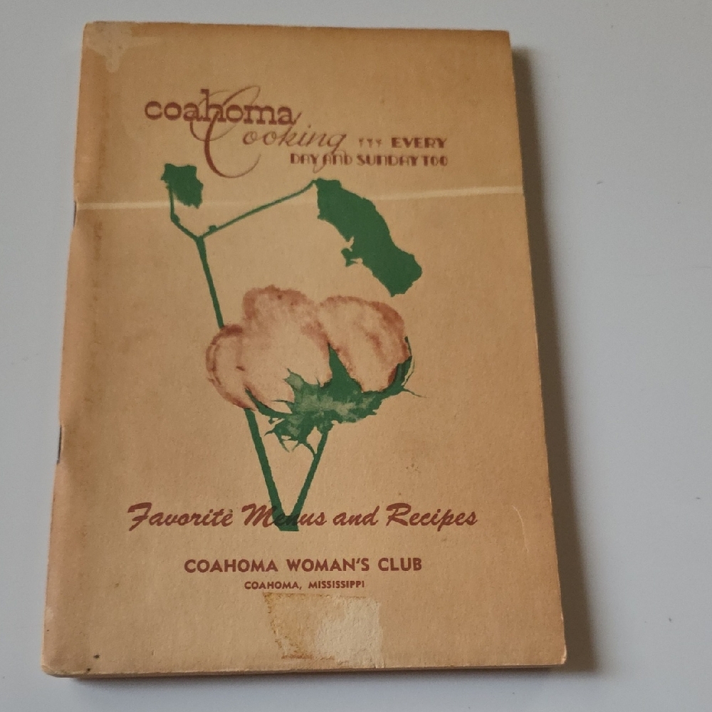 Coahoma Cooking Favorite Menus and Recipes Vintage Cookbook - Tan & Green‎